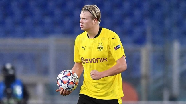 国足备战世界杯又晚了，邵佳一主打年轻牌，30岁老将淡出新国家队