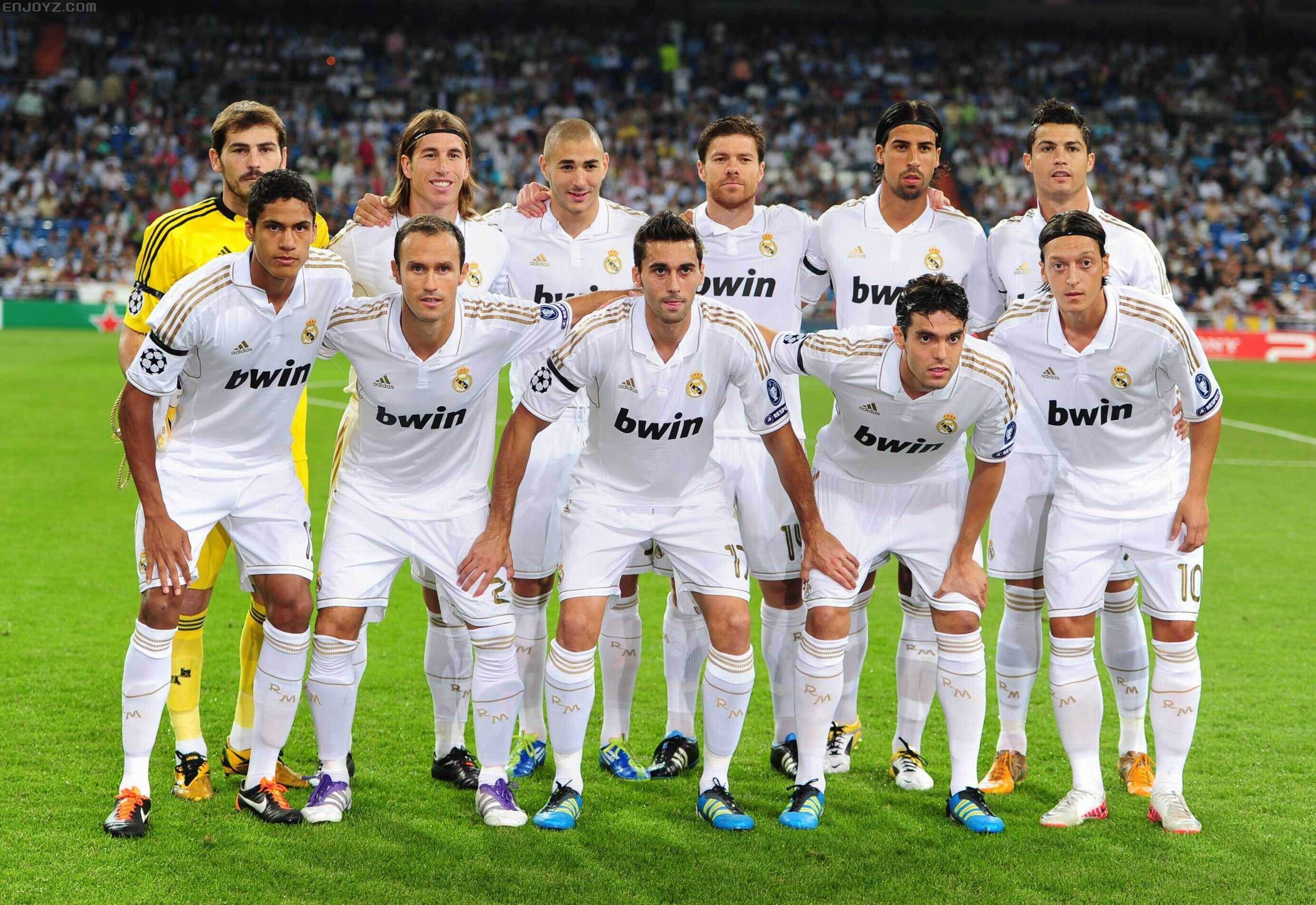 巴萨主席拉波尔塔圣诞晚宴展现亲和力 球队领跑西甲前景光明