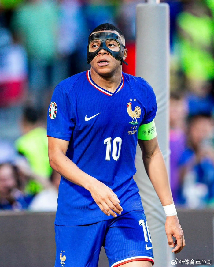 韩媒：热刺小将梁民革疑似因护照问题未能随队返回英国（韩媒称热刺小将梁民革或因护照手续受阻，未与球队一同回到英国）