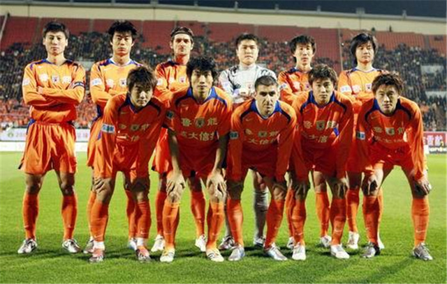 韩K联半场：林加德补时破门，首尔FC暂1-1金泉尚武（韩职联半场战报：林加德补时建功，首尔FC暂与金泉尚武1-1战平）