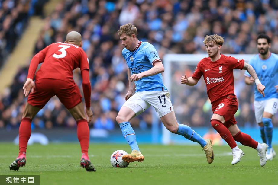 挣扎的蓝衣军团！意大利无缘直通世界杯，连续三届进入附加赛（蓝衣军团再陷困局：意大利无缘直通世界杯，连三届靠附加赛）