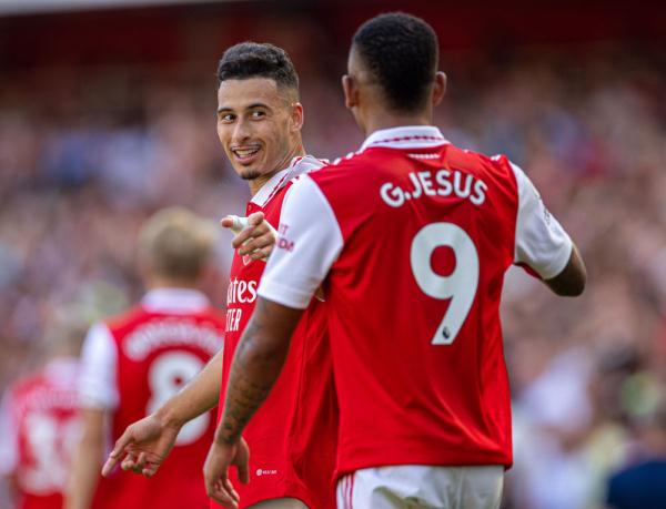 曼联重返英超前六（曼联跻身英超前六）