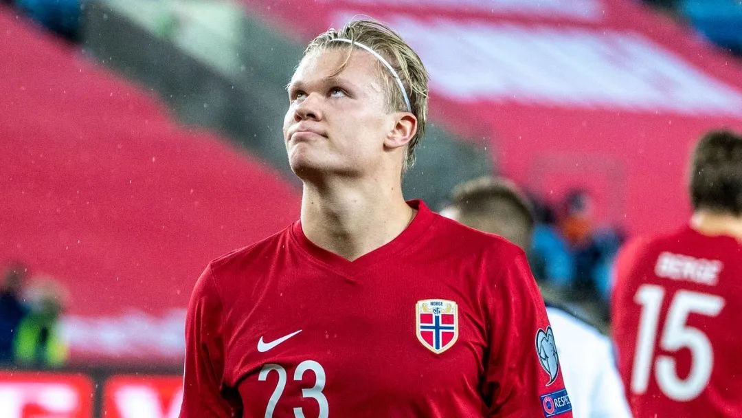 康宁汉姆空砍大三双，8次失误&关键两罚不中背锅（康宁汉姆大三双难救主，8失误+关键两罚不中成背锅点）