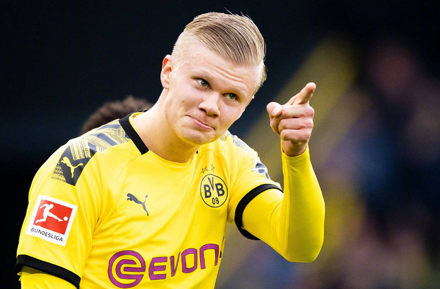 贝尔纳代斯基锁骨手术成功，恢复期约为六周（贝尔纳代斯基锁骨手术顺利完成，预计六周恢复）