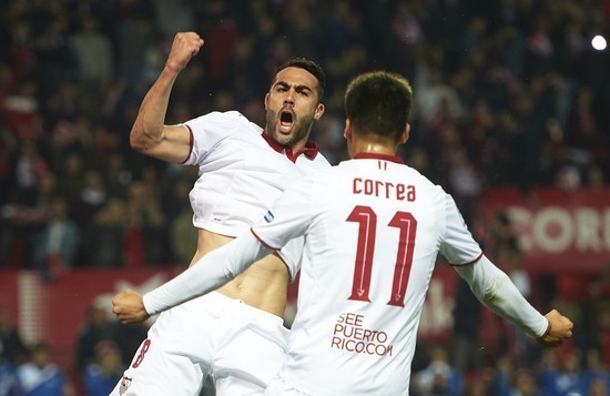 国足重建计划：明年初集结，放弃30岁+老将，蒋圣龙等人成核心（国足开启重塑：明年初集训，30岁以上老将退居二线，蒋圣龙领衔新核心）